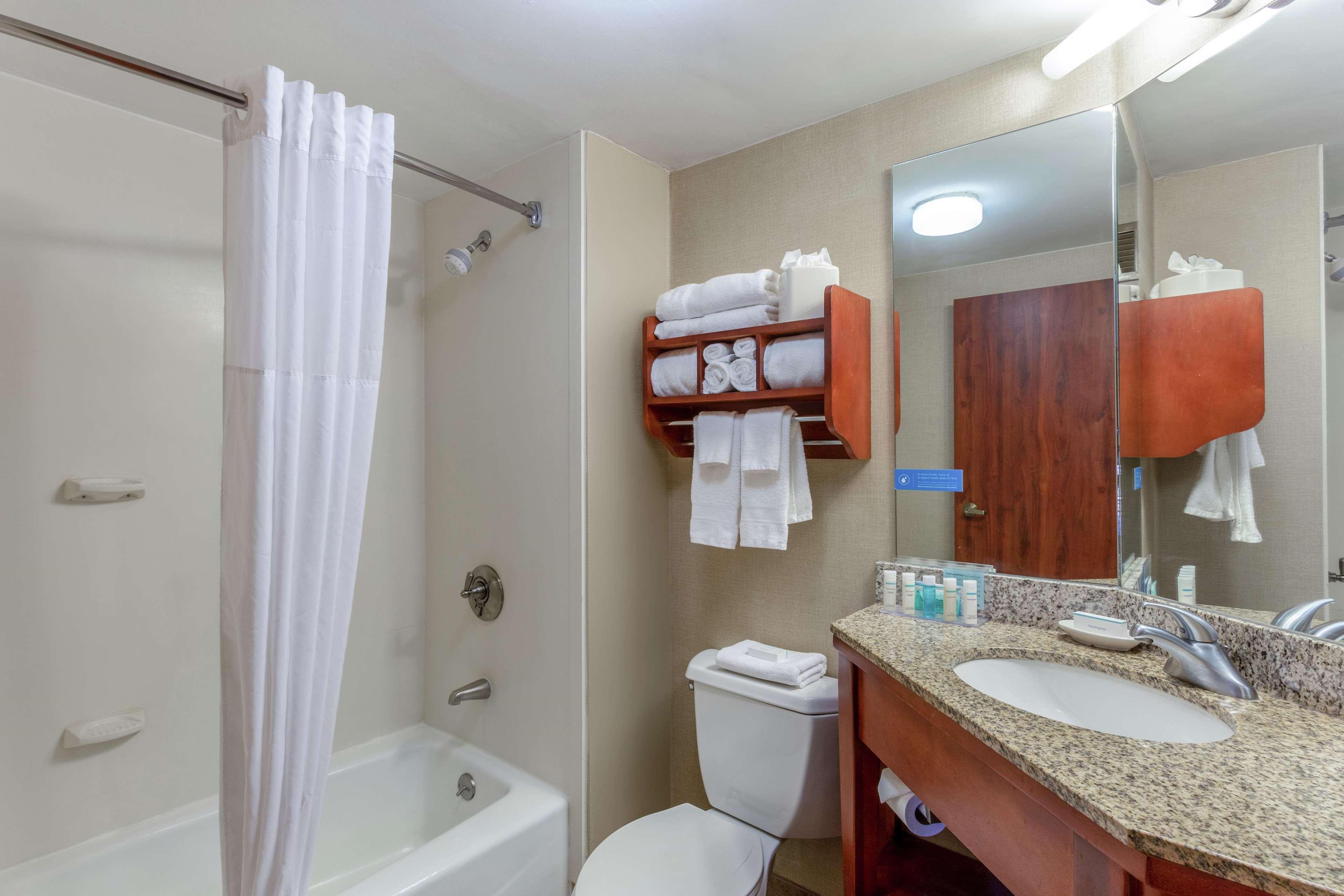 Hampton Inn East Peoria Bagian luar foto